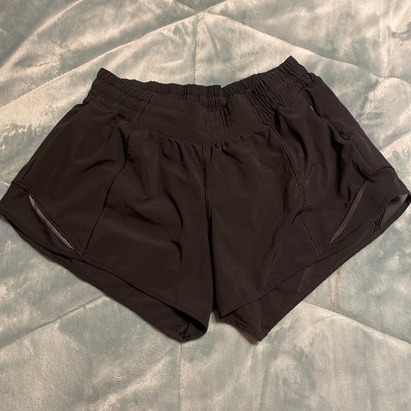 lululemon athletica Pants - Lululemon Hotty Hot LR 4”